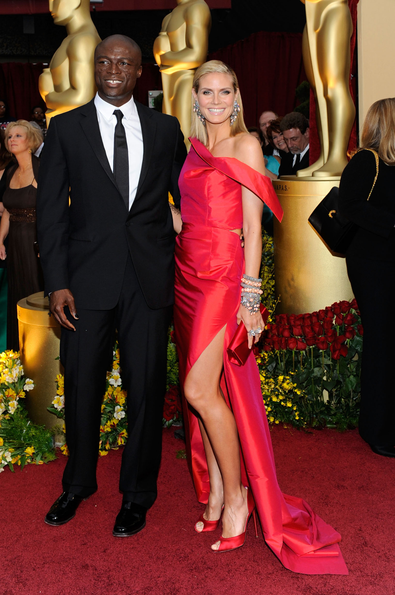 LOS ANGELES, CA - FEBRUARY 22:  Music artist Seal (L) and his wife, model Heidi Klum, arrives at the 81st Annual Academy Awards held at Kodak Theatre on February 22, 2009 in Los Angeles, California.  (Photo by Kevork Djansezian/Getty Images)